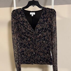 Evereve v-neck blouse with sheer sleeves